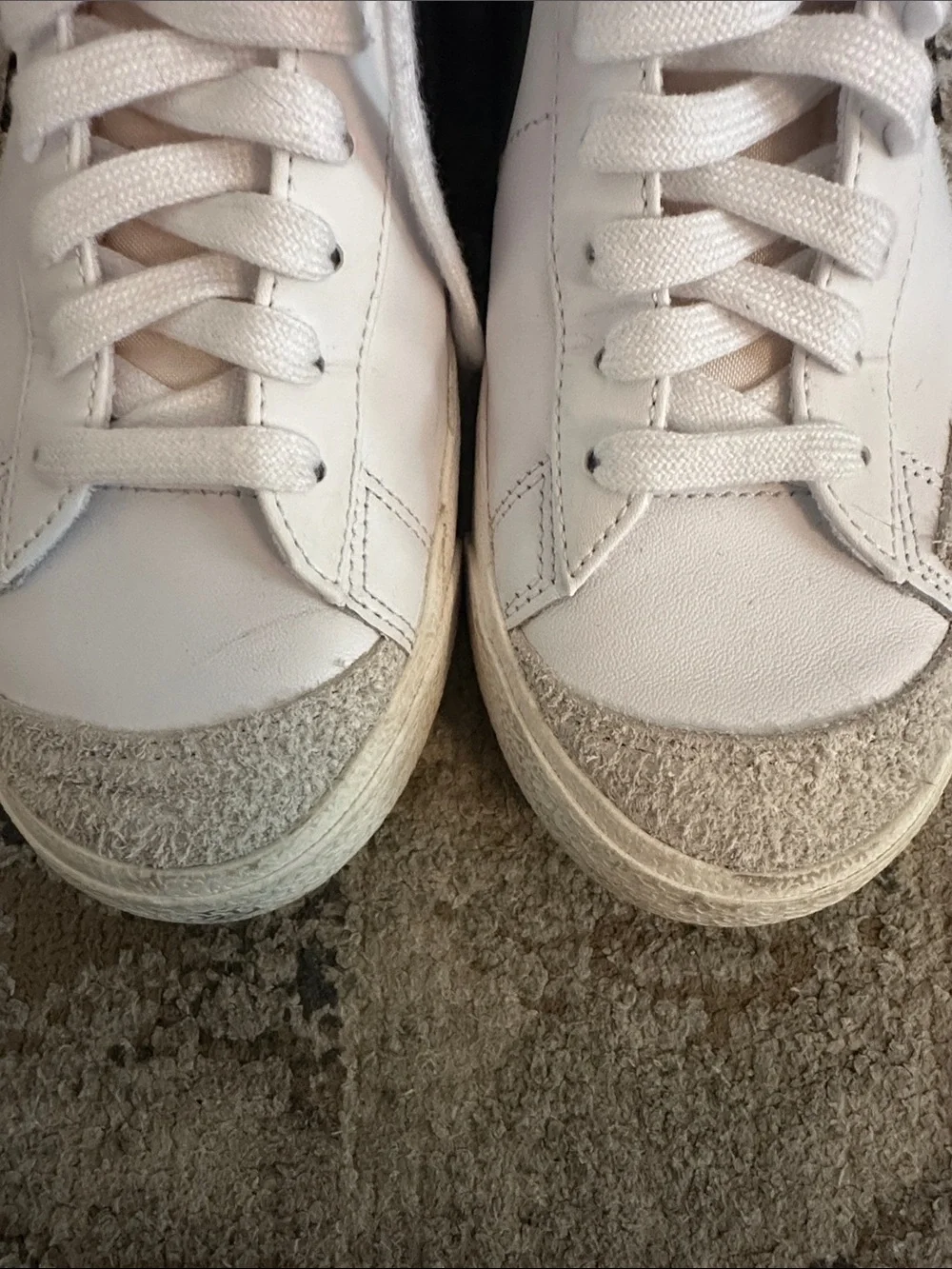 Women’s Nike Blazer Mid '77 High top Vintage white/black colorway.  Size 7